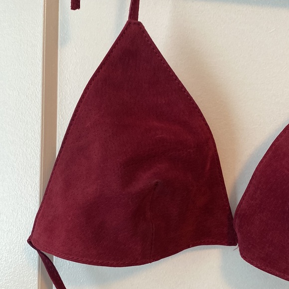 ✨ANY 2 FOR 15 ANY 3 FOR 20✨ Forever21 Suede Bikini Top - Picture 4 of 9